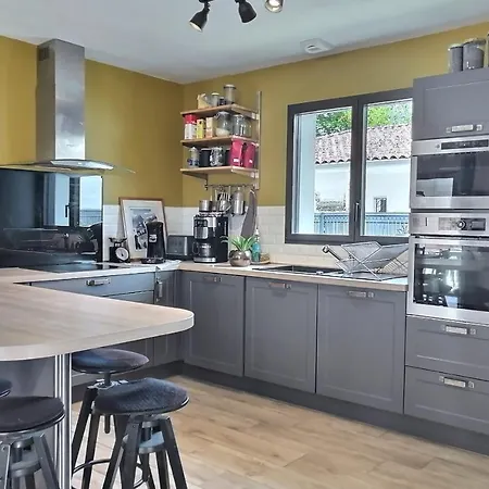Contemporary House - 3 Bedrooms - Garden Tatil Evi *